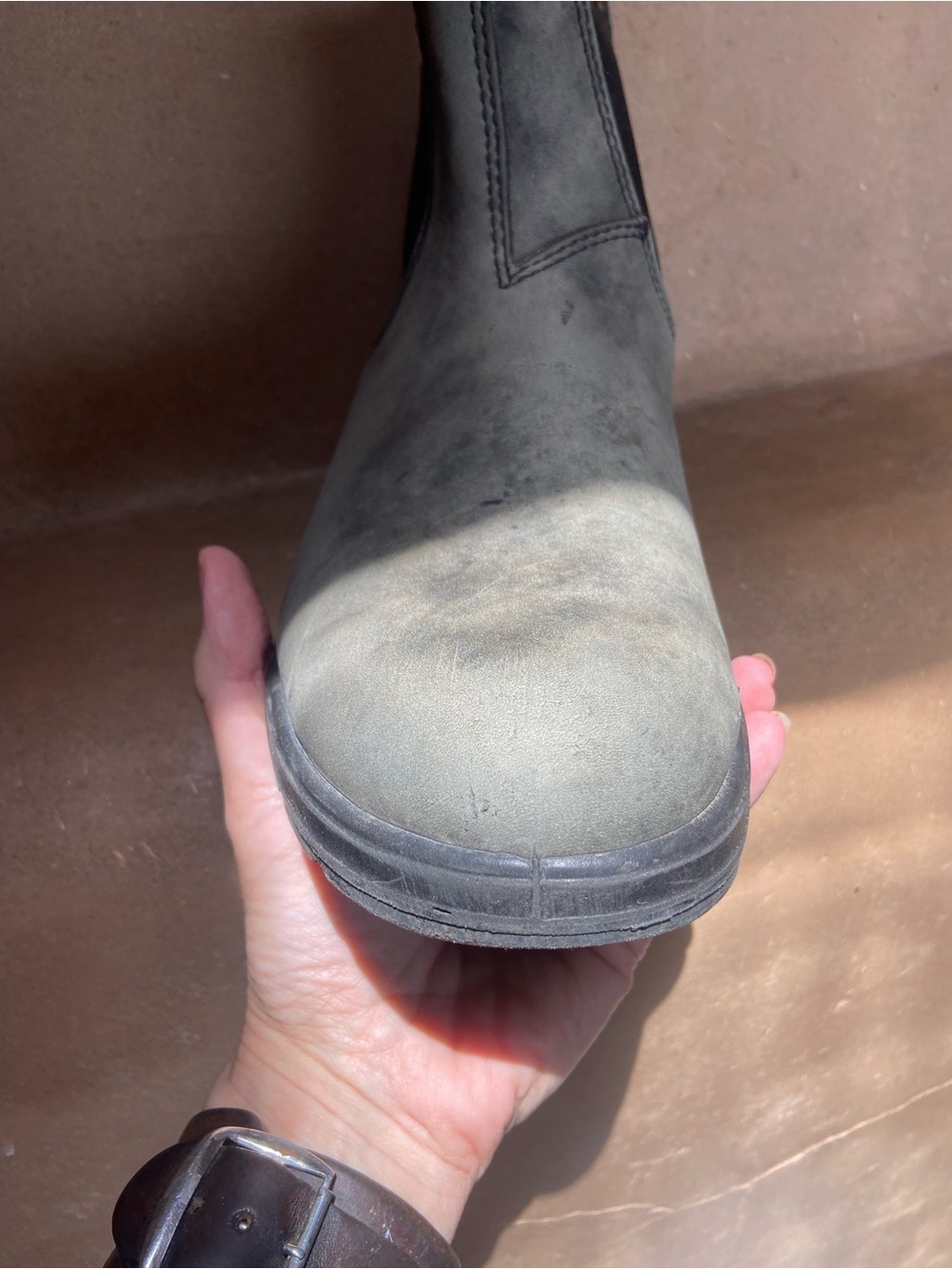 Blundstone Men’s 8.5 Chelsea Boots in Grey, Rustic Black with Black Elastic - Picture 8 of 12